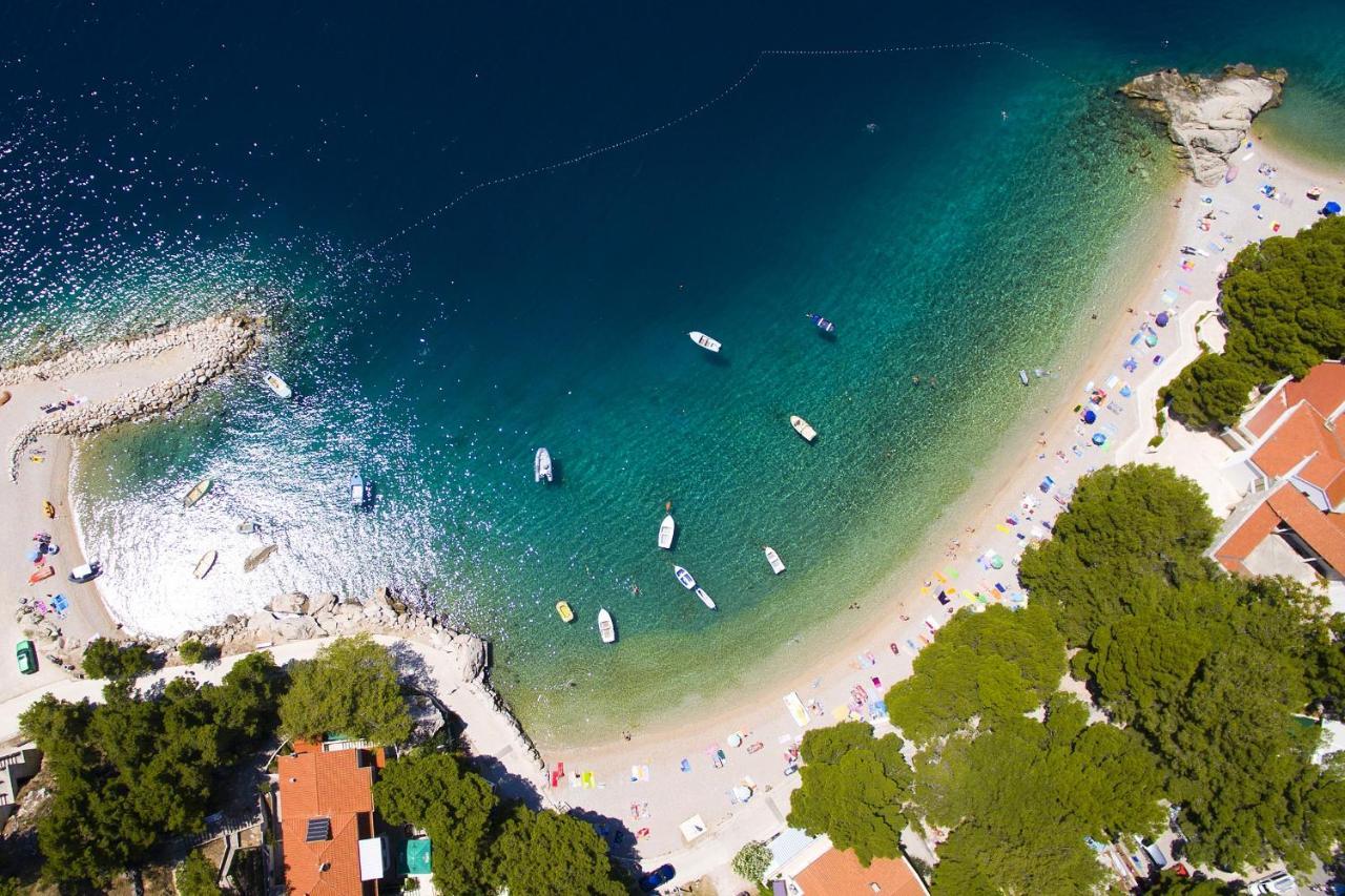 Apartments By The Sea Brela, Makarska - 6688 Экстерьер фото