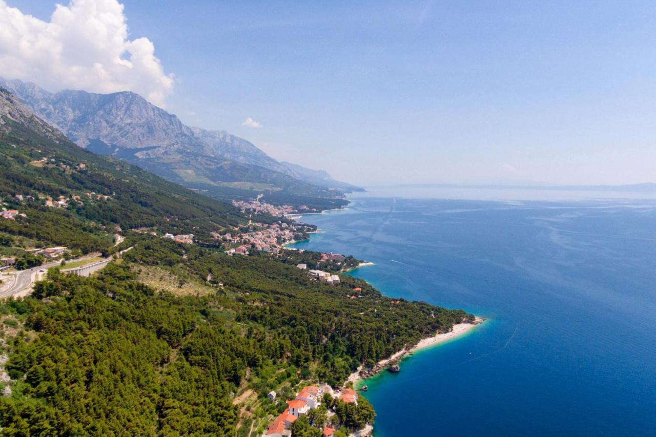 Apartments By The Sea Brela, Makarska - 6688 Экстерьер фото