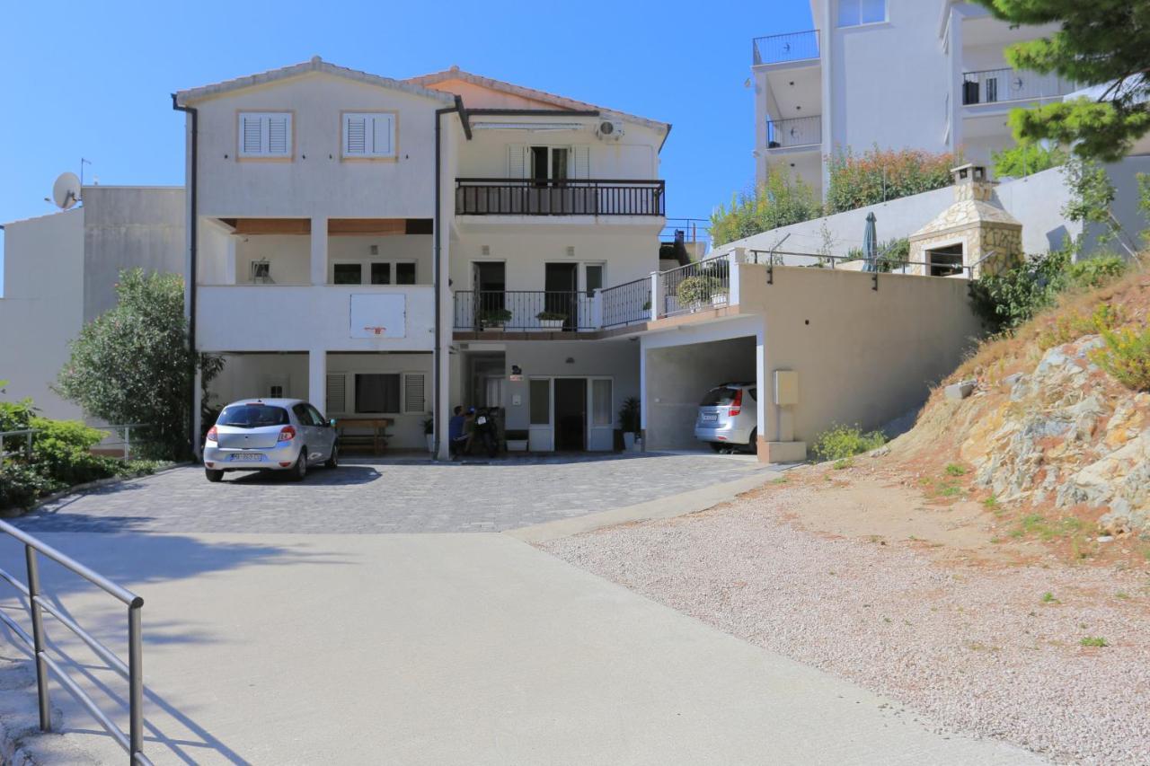Apartments By The Sea Brela, Makarska - 6688 Экстерьер фото