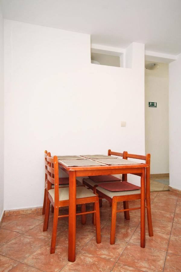 Apartments By The Sea Brela, Makarska - 6688 Экстерьер фото