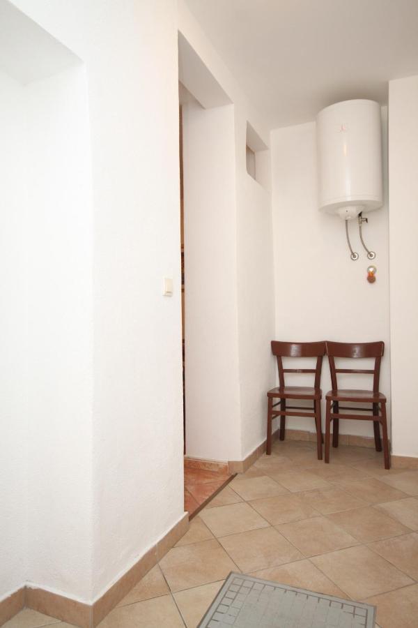 Apartments By The Sea Brela, Makarska - 6688 Экстерьер фото