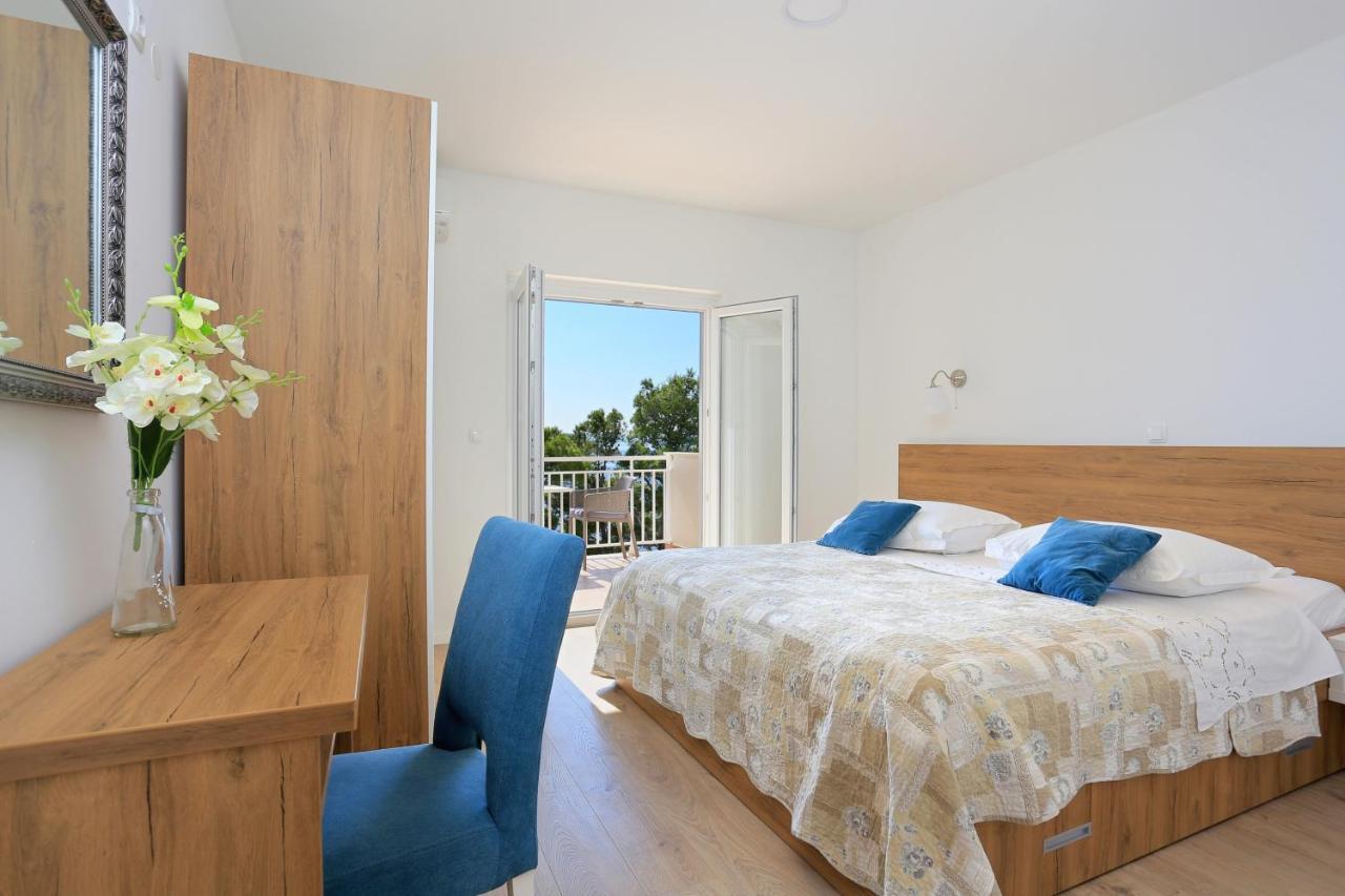 Apartments By The Sea Brela, Makarska - 6688 Экстерьер фото