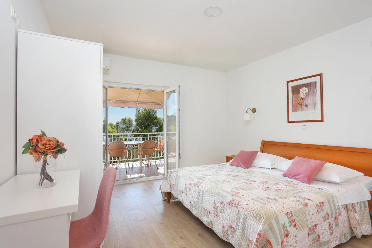 Apartments By The Sea Brela, Makarska - 6688 Экстерьер фото