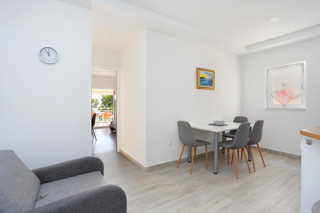Apartments By The Sea Brela, Makarska - 6688 Экстерьер фото