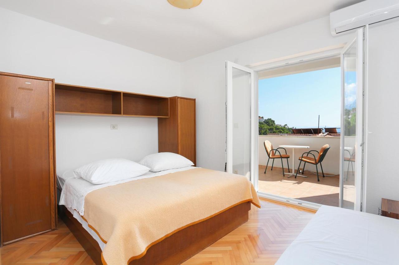 Apartments By The Sea Brela, Makarska - 6688 Экстерьер фото