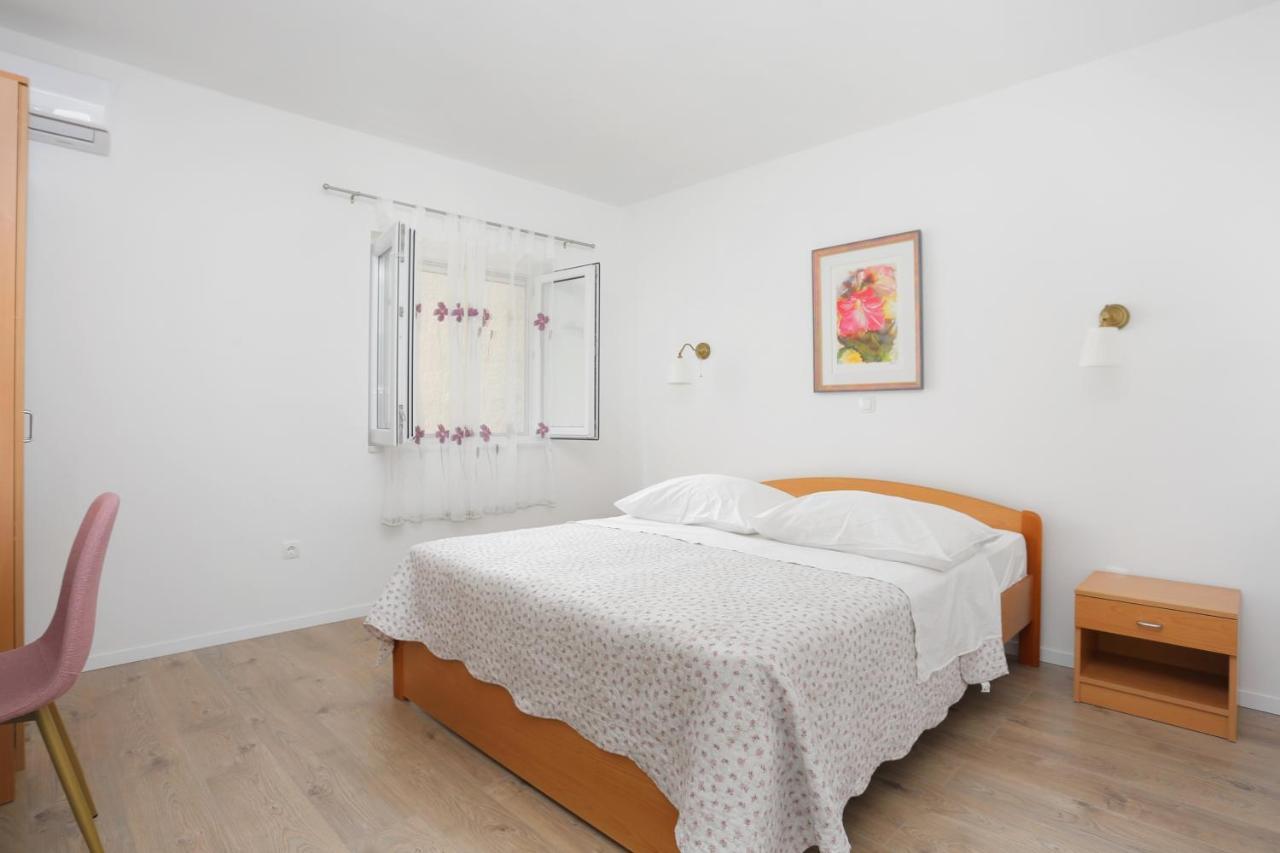 Apartments By The Sea Brela, Makarska - 6688 Экстерьер фото