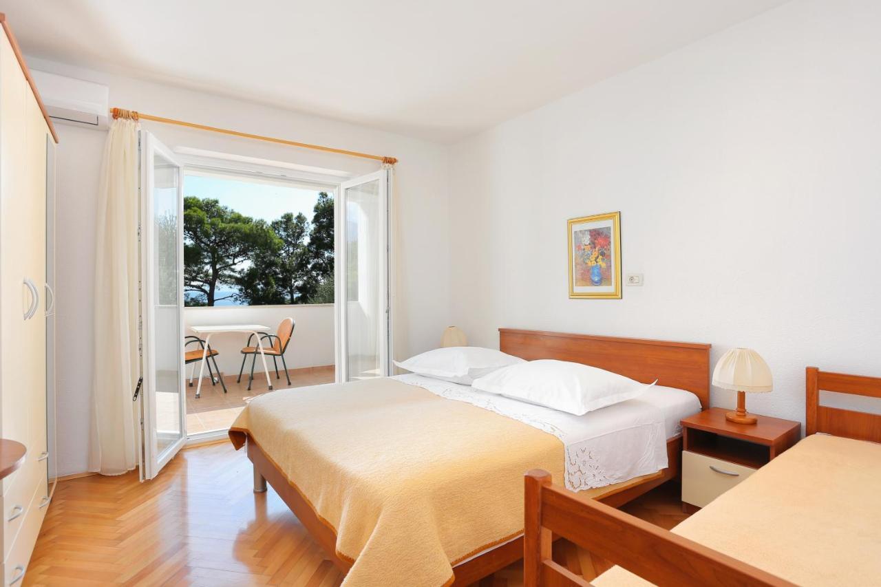 Apartments By The Sea Brela, Makarska - 6688 Экстерьер фото