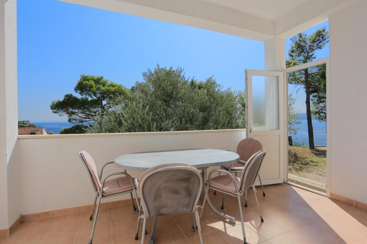 Apartments By The Sea Brela, Makarska - 6688 Экстерьер фото