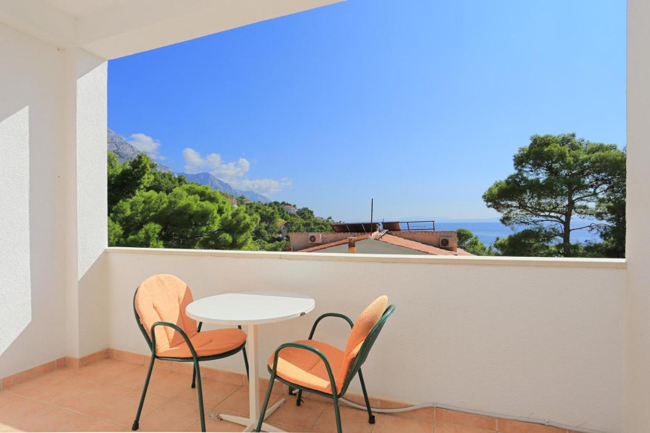 Apartments By The Sea Brela, Makarska - 6688 Экстерьер фото