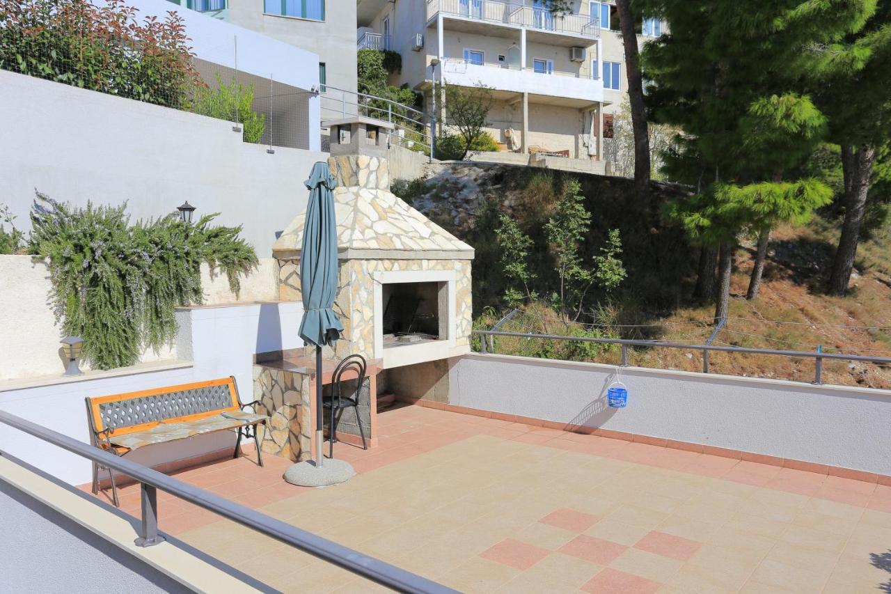 Apartments By The Sea Brela, Makarska - 6688 Экстерьер фото