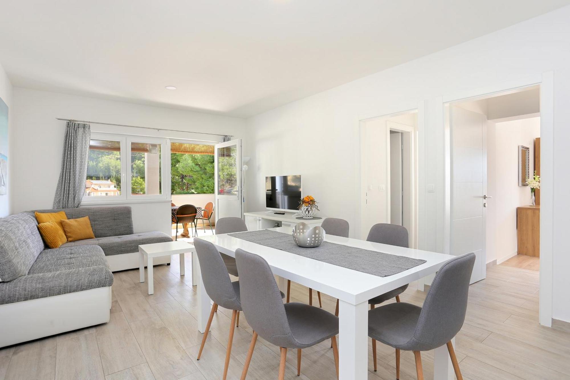 Apartments By The Sea Brela, Makarska - 6688 Номер фото