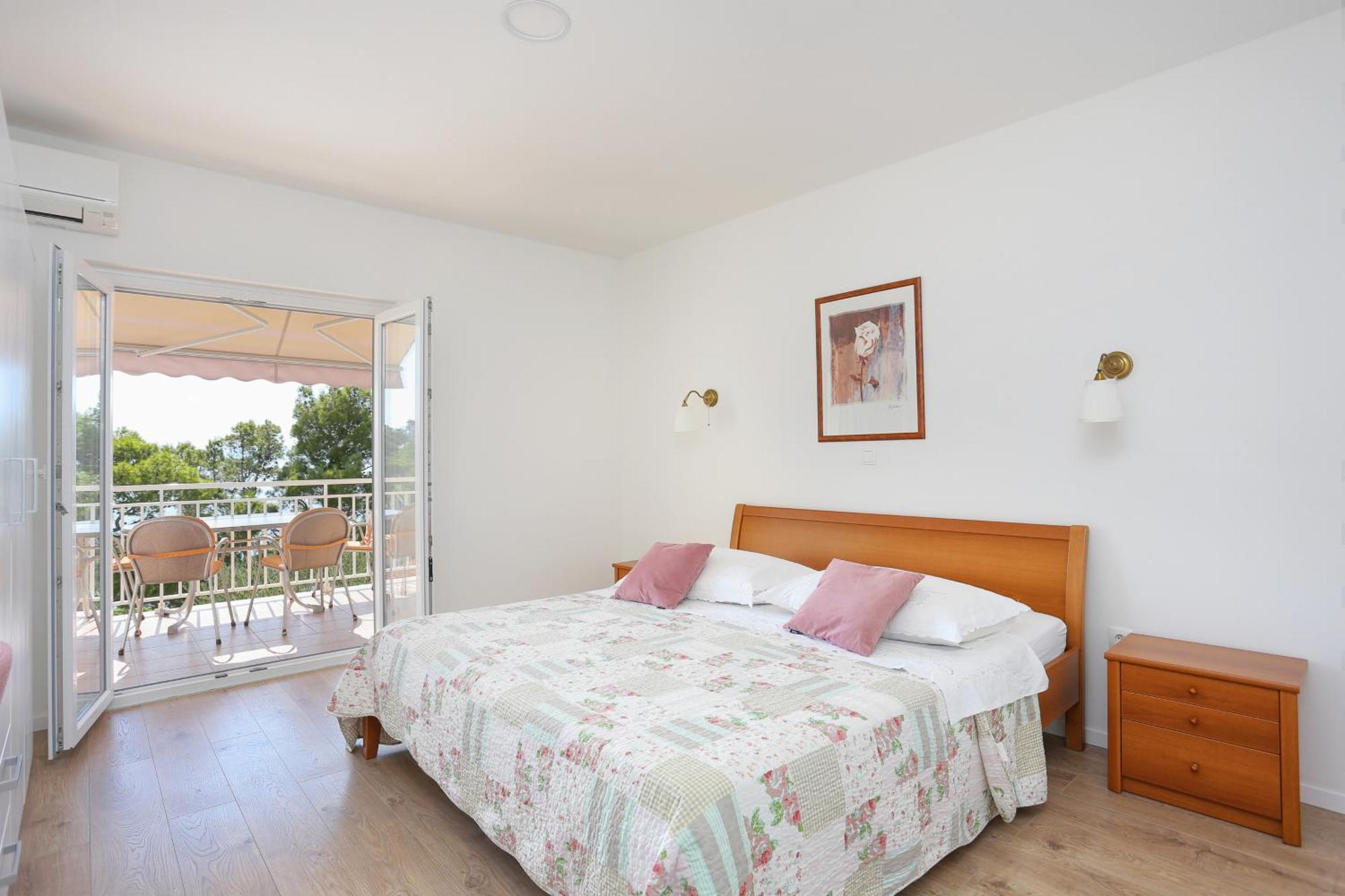 Apartments By The Sea Brela, Makarska - 6688 Номер фото